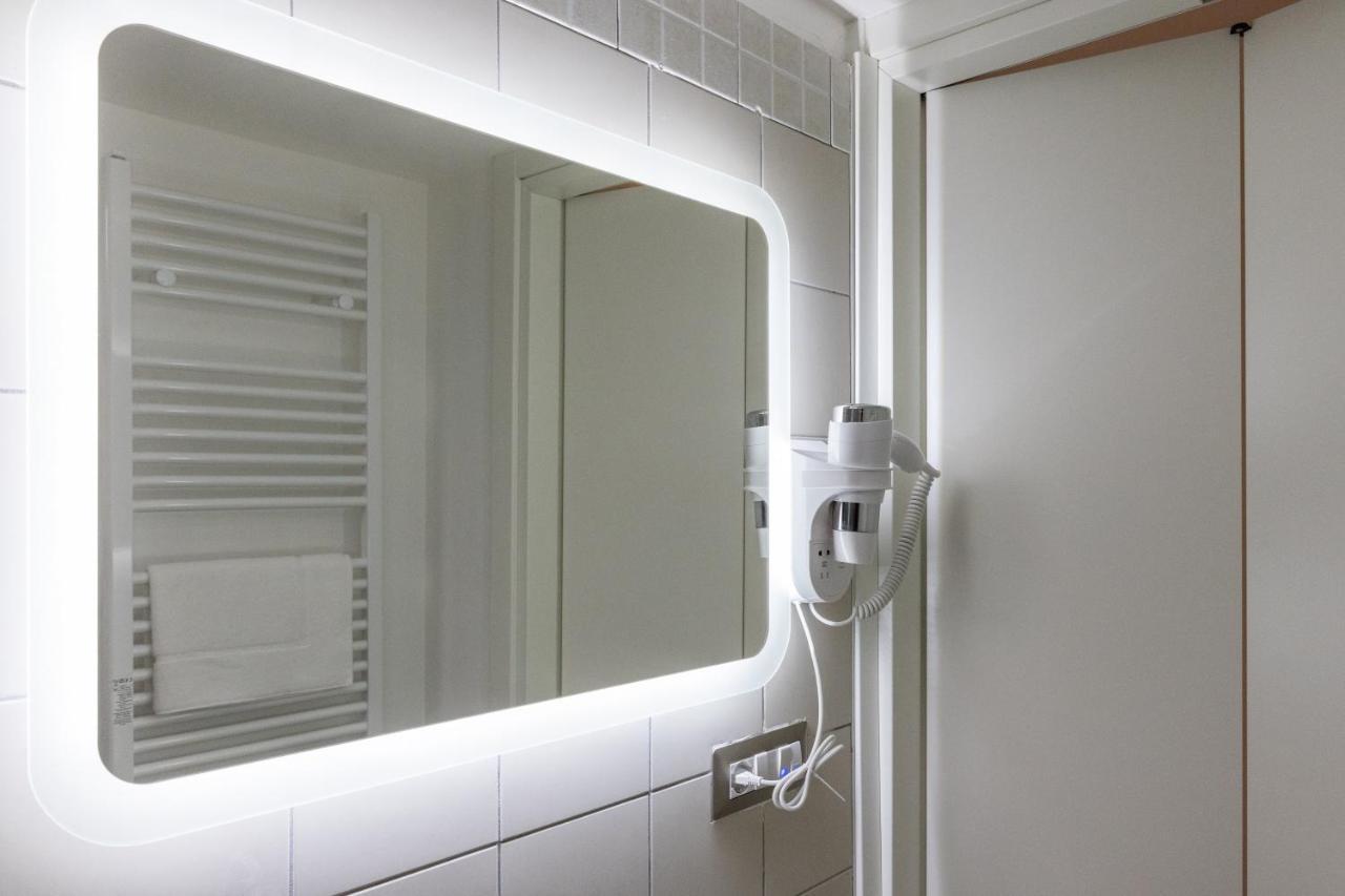 Lovely Rooms - Guest House Suites Triggiano Exterior photo